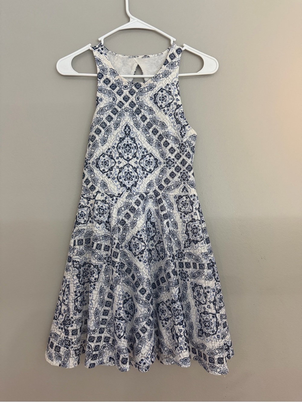 GirBlue and White Patterned Sleeveless Dress